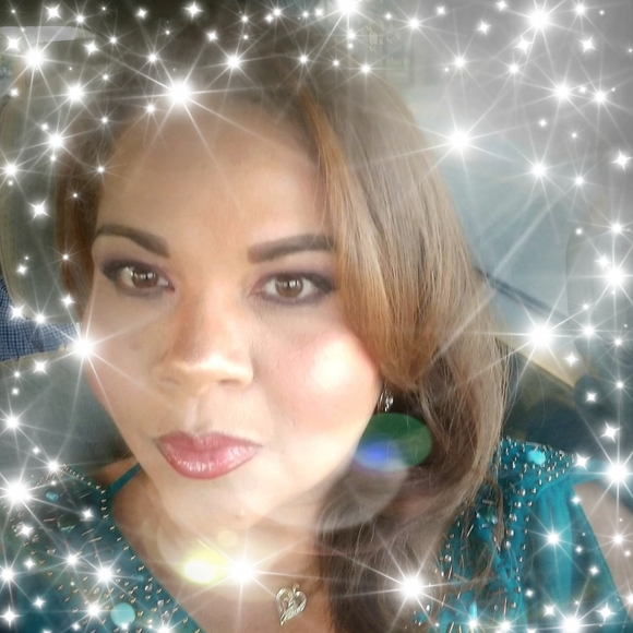 Profile Picture of Jacaranda Navarro de anzures (@mary_lopez33) on Poshmark