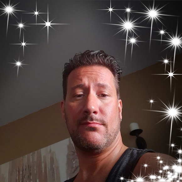Profile Picture of Steven Lorenzo (@stevelorenzo16) on Poshmark