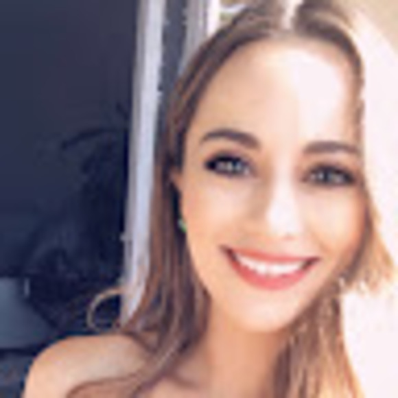 Profile Picture of Alexis Folliott (@alexisfolliott) on Poshmark
