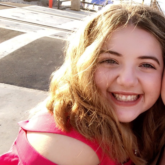 Profile Picture of Alyssa Archuleta (@alyssa_arch) on Poshmark