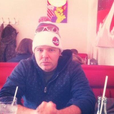 Profile Picture of Robert McNichol (@Droppinthebombs) on Twitter