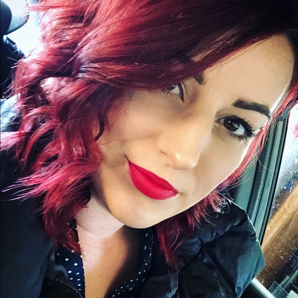 Profile Picture of Justine Lokker (@jael37) on Poshmark