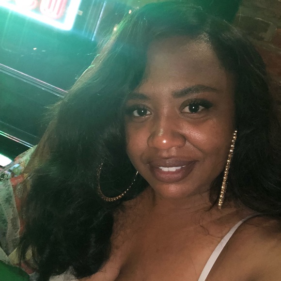 Profile Picture of Jasmine Foster (@jasminefoste612) on Poshmark