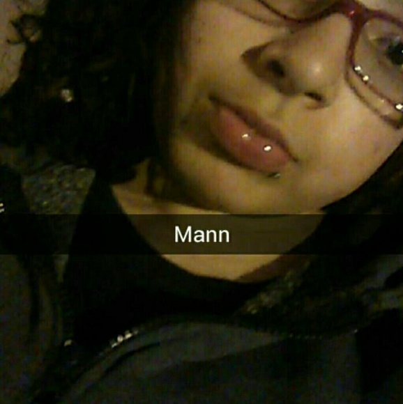 Profile Picture of Sharelys Fernandez (@sharelysf) on Poshmark