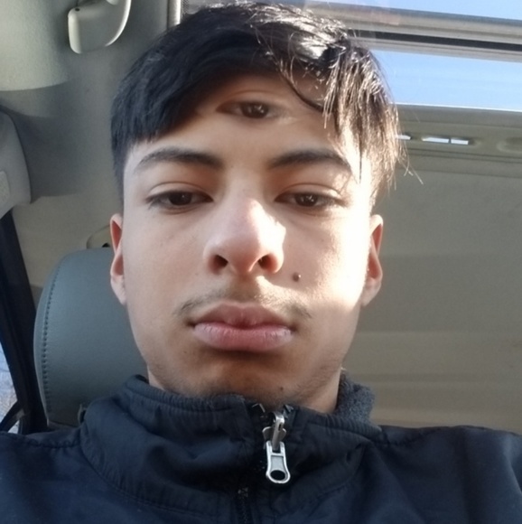 Profile Picture of Thomas Hernandez (@thernandezz) on Poshmark