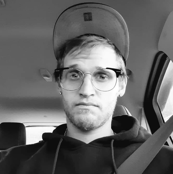 Profile Picture of Josh Stout (@jstout689) on Poshmark