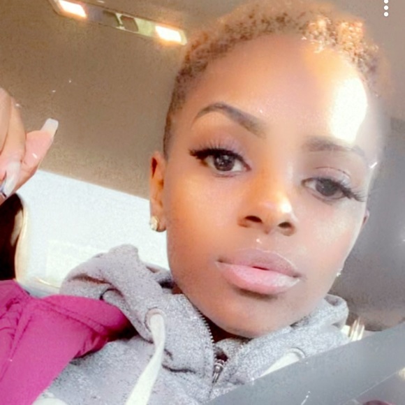 Profile Picture of Shanice Mckenzie (@shaanshan) on Poshmark