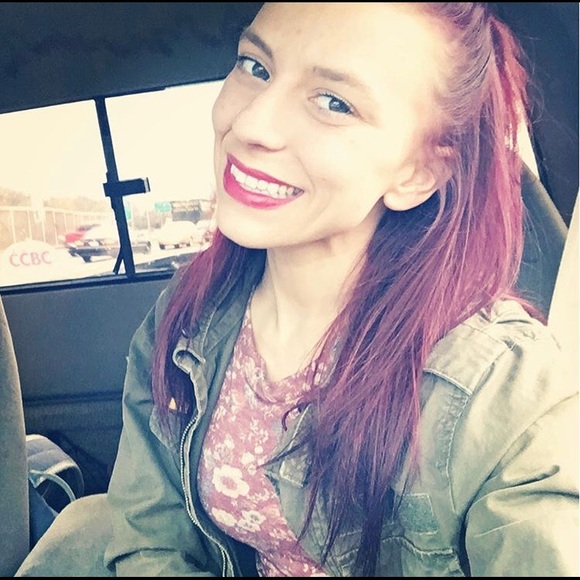 Sabrina Connelly-michael - Poshmark Profile Picture of Sabrina Connelly-michael (@tokinsunstemm) on Poshmark