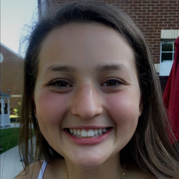 Profile Picture of Jenna Vadinsky (@jennav536) on Poshmark