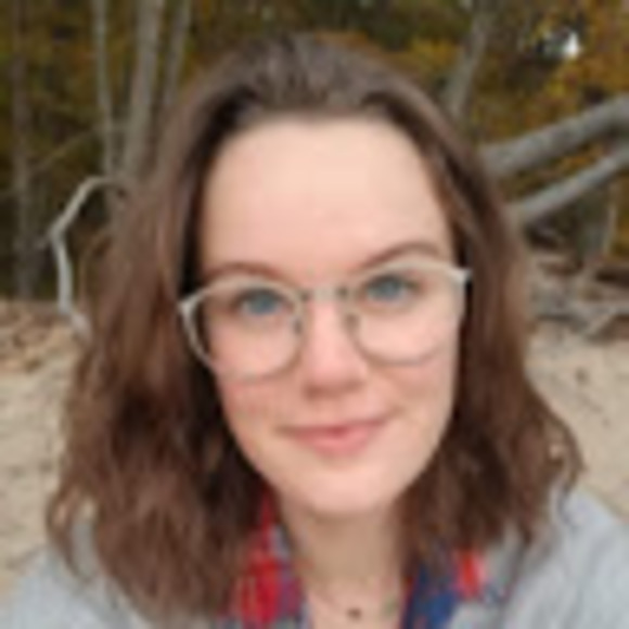 Profile Picture of Malory Maletic (@malorymaletic) on Poshmark