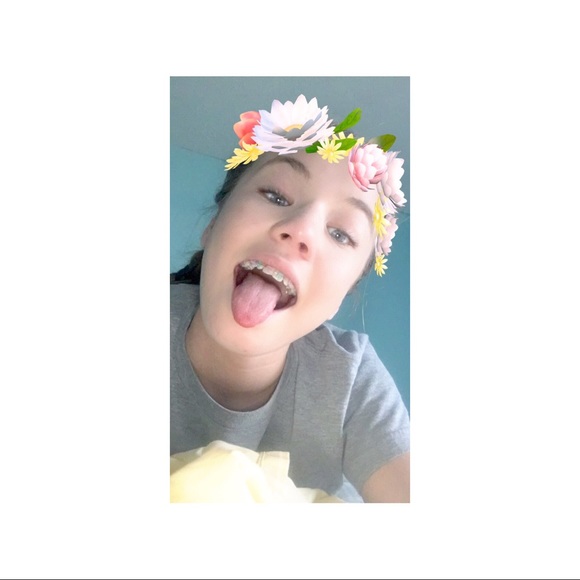 Profile Picture of Sydney Looper (@sydneylooper) on Poshmark