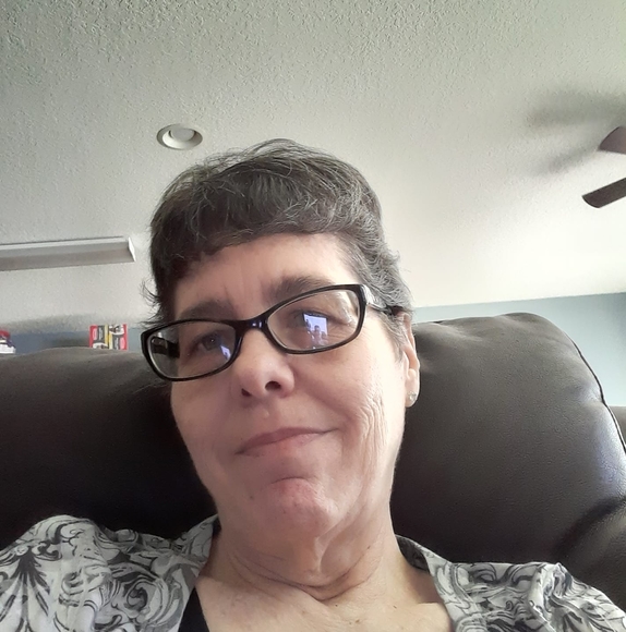 Profile Picture of Lisa Matthews (@restricted55) on Poshmark