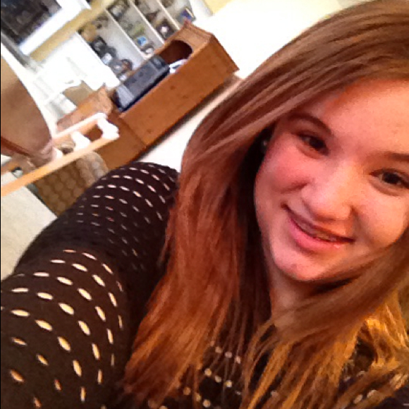 Profile Picture of Lynn Atcovitz (@lynnatcovitz) on Poshmark