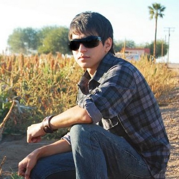 Profile Picture of Arturo Galaviz (@ards23) on Poshmark