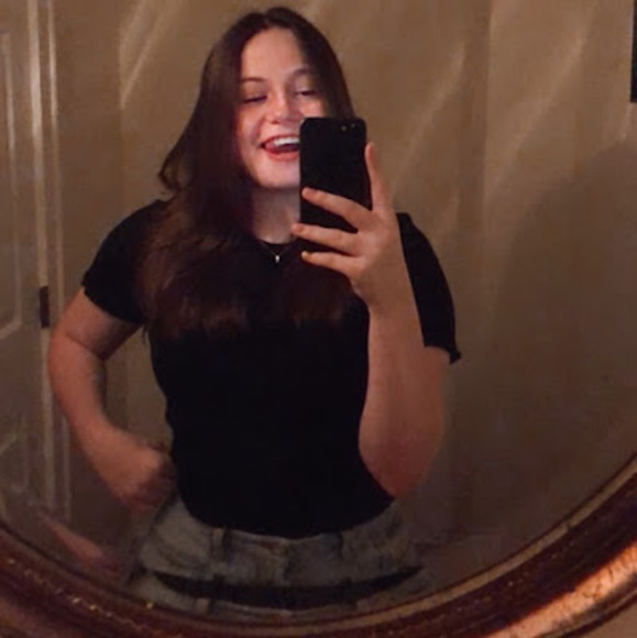 Profile Picture of Anna Wicker (@annawicker865) on Poshmark