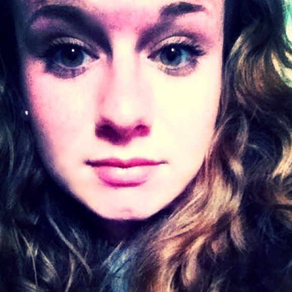 Profile Picture of Samantha Krackow (@samkrackow) on Poshmark