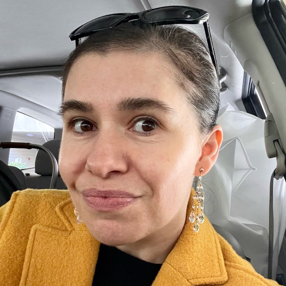 Profile Picture of Adelina Draghici (@ordeness) on Poshmark