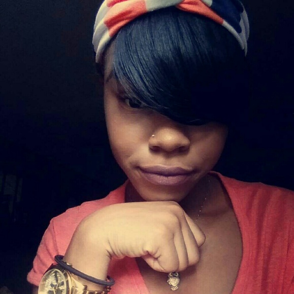 Profile Picture of Tiana Smith (@xotee_) on Poshmark