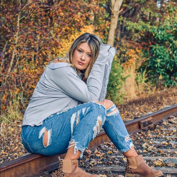 Profile Picture of Katie Rumfelt (@katierumfelt) on Poshmark