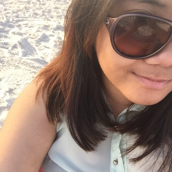 Profile Picture of Iola Sabio (@iola0923) on Poshmark