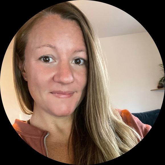 Profile Picture of Joanie Cascarella (@joancascarella) on Poshmark