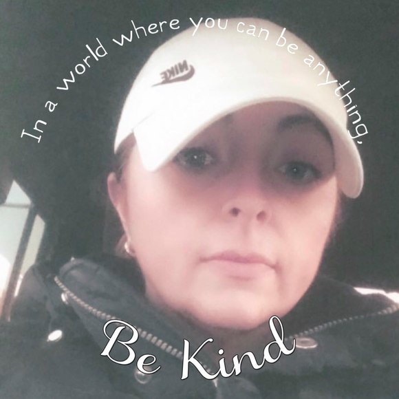 Profile Picture of Alexandra Wienckowski (@ap82377) on Poshmark