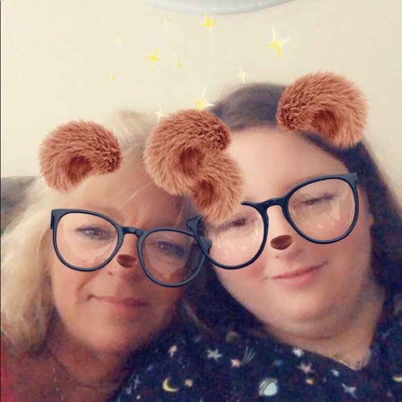 Profile Picture of Karen Halford (@khc877) on Poshmark