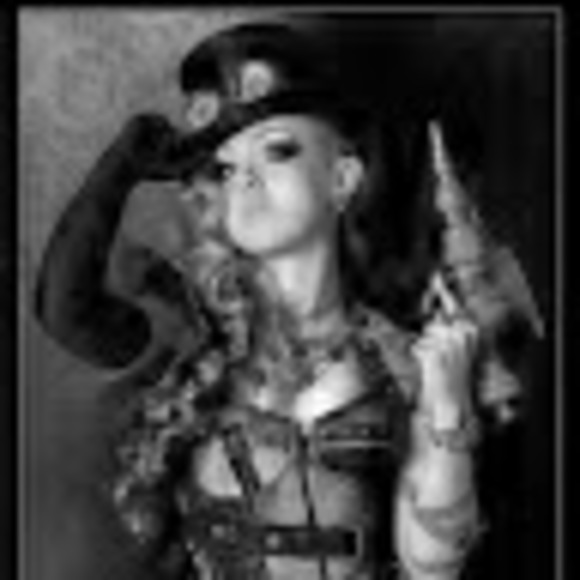Profile Picture of Hattie Heaton (@hattieheaton) on Poshmark