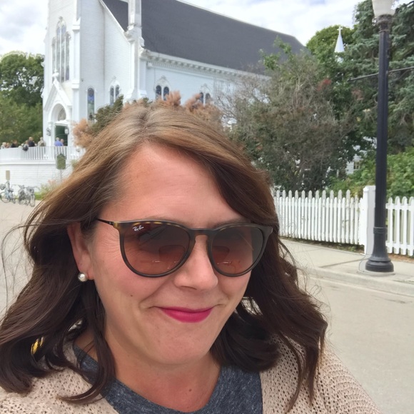 Profile Picture of Kerri Vandorp (@kvadorp) on Poshmark