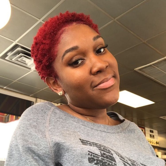 Profile Picture of Brianna Champion (@champion727) on Poshmark