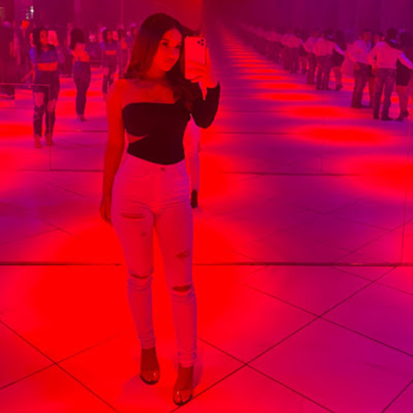 Profile Picture of Monica Coreas (@monicacoreas77) on Poshmark