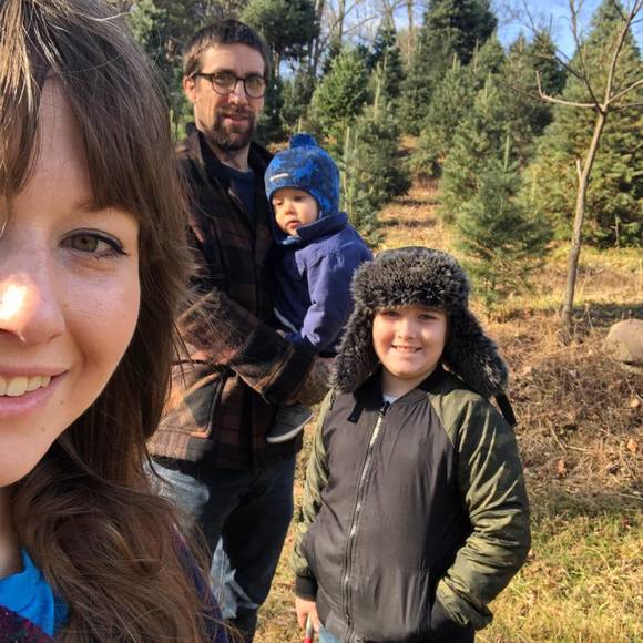 Profile Picture of Angela Iveson (@angelaiveson) on Poshmark