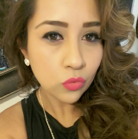 Profile Picture of Lopez Yesenia (@lopez_yesenia79) on Poshmark