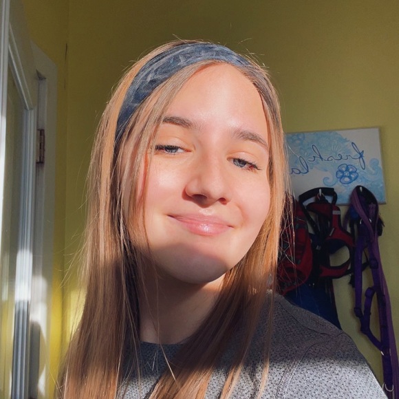 Profile Picture of Avery Winkelman (@avery_winkelman) on Poshmark