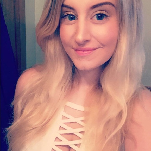 Profile Picture of Jenna Jean (@jenna_jean) on Poshmark