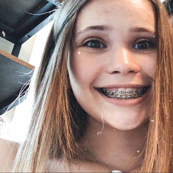 Profile Picture of Samantha Chazen (@samanthachazen) on Poshmark