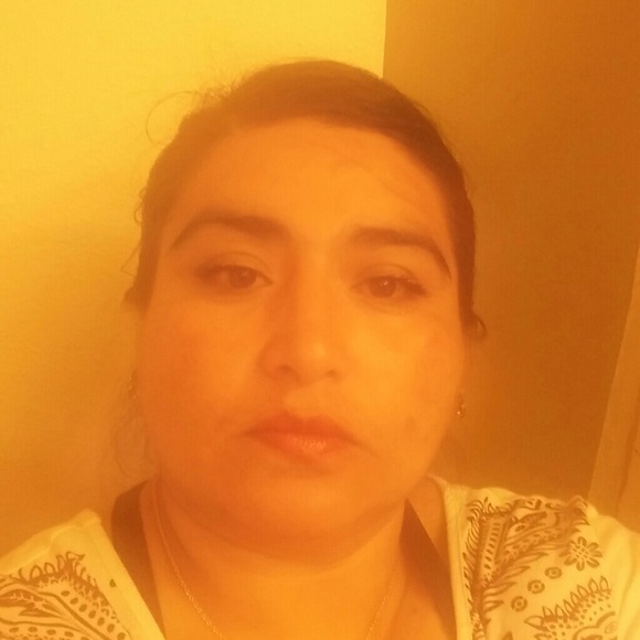 Profile Picture of Beatriz Gutierrez (@joscelyn1710) on Poshmark