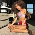 Profile Picture of scarlet ruby (@arianakloose) on Instagram