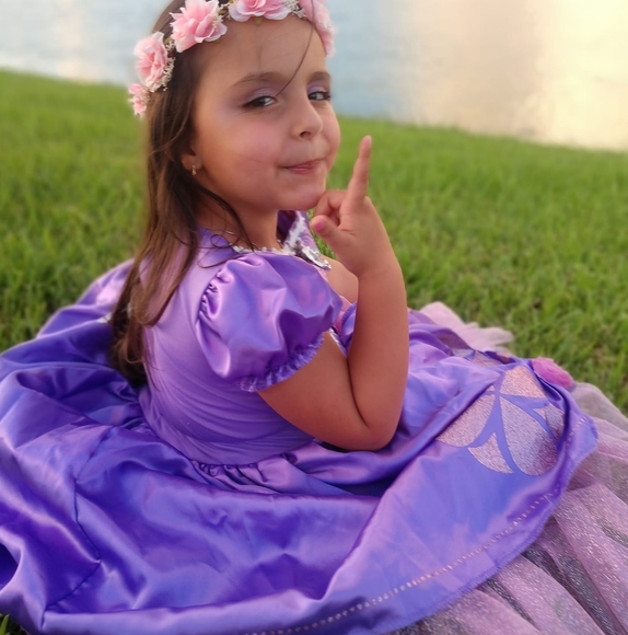 Profile Picture of Carmen l. Ruiz (@carmen_laura28) on Poshmark