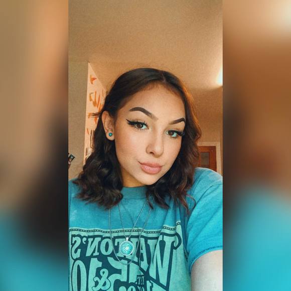 Profile Picture of Amelia Perez (@ameliaperez926) on Poshmark