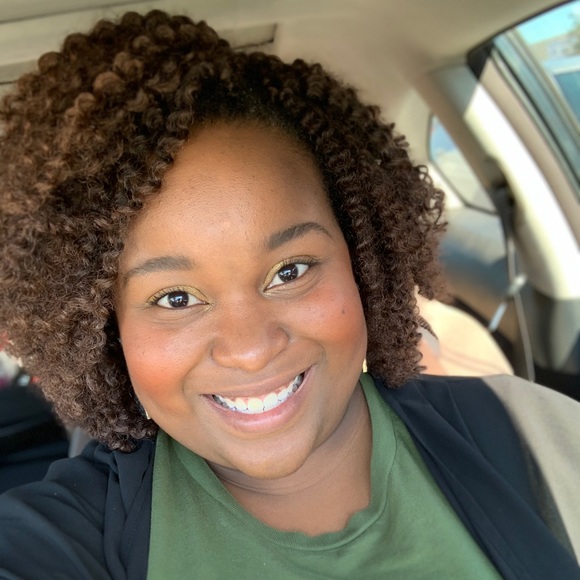 Profile Picture of Akira Giddings (@akiraaag) on Poshmark