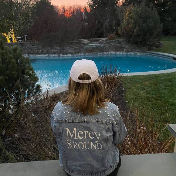 Profile Picture of Merey Melley (@mereymelley) on Poshmark
