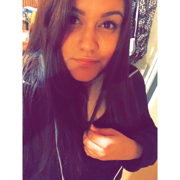Profile Picture of Abigail Armendariz (@abby990) on Poshmark
