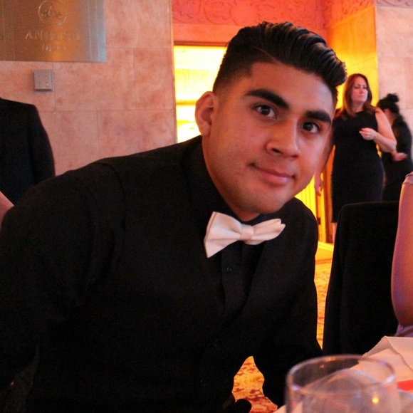 Profile Picture of Victor Gamboa (@victorgamboa) on Poshmark