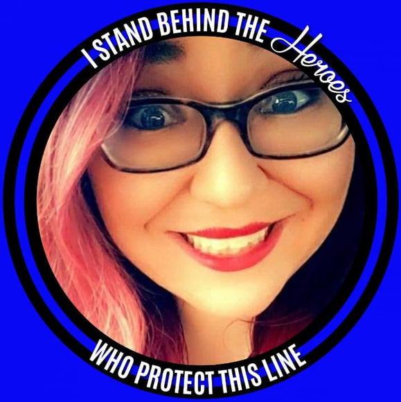 Profile Picture of Becca Capshaw (@apothicgladiato) on Poshmark