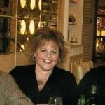 Profile Picture of Lisa Darby Campbell (@lisacampbellthebee) on Instagram