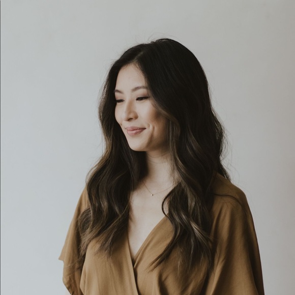 Profile Picture of Victoria Hoang (@vtoriah) on Poshmark