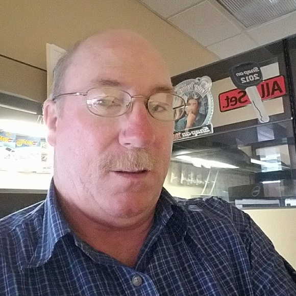 Profile Picture of David Stopka (@divotd) on Poshmark