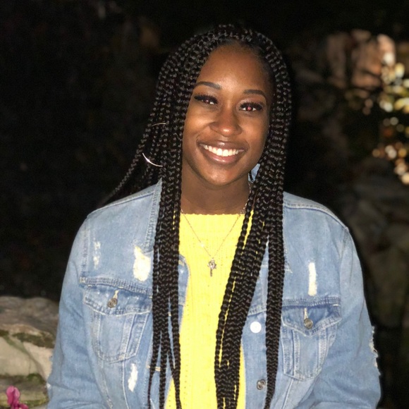 Profile Picture of Alexys Turner (@alexys_turner) on Poshmark