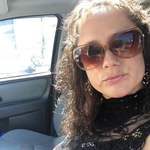 Profile Picture of Debbie Edmondson (@debbiedimples) on Poshmark